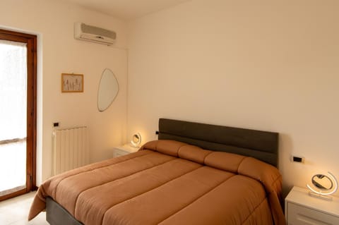 Bed, Photo of the whole room, Bedroom, heating, air conditioner