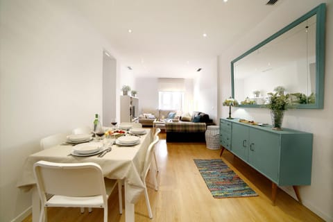TV and multimedia, Living room, Photo of the whole room, Dining area