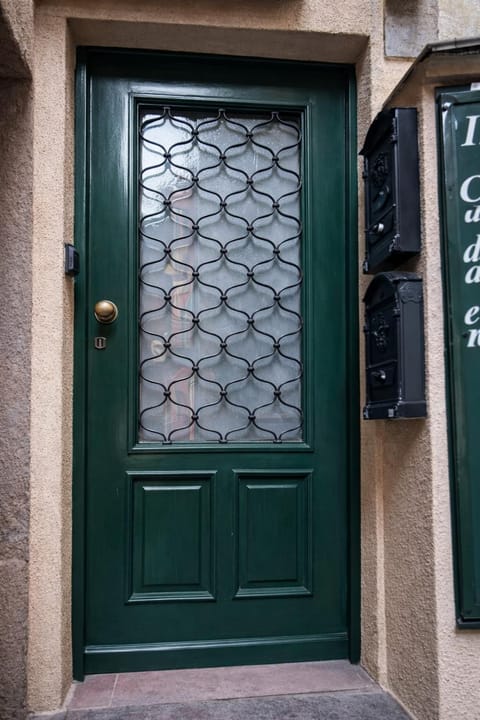 Stylish & Colorful Open Space - Sleeps 5 Apartment in Manarola