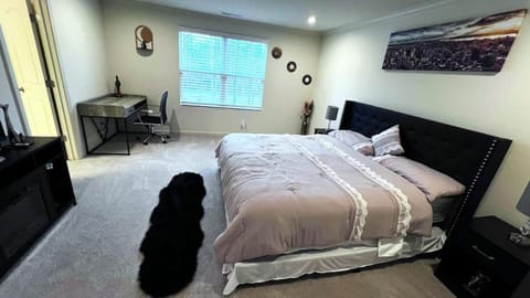 1Private Bedroom in House Plainfield Near Airport Vacation rental in Plainfield
