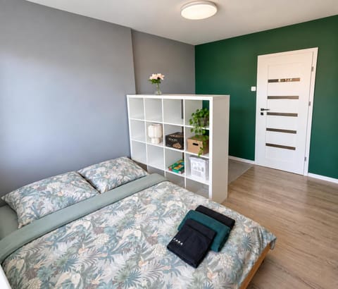 Bed, Photo of the whole room, Bedroom, Guests, towels