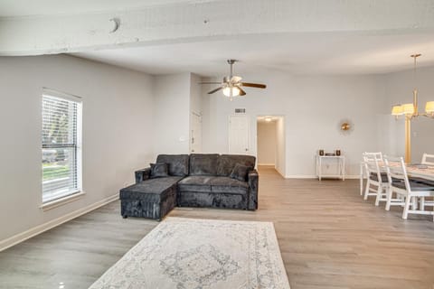 DFW Home Base! Quiet Suburb Stay with Yard House in Carrollton