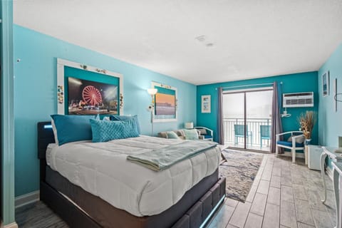 Balcony/Terrace, Photo of the whole room, Seating area, Bedroom, air conditioner