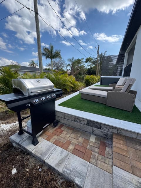 Sanibel Breeze 15335 House in Harlem Heights