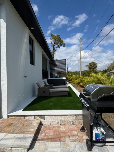 Sanibel Breeze 15337 House in Harlem Heights