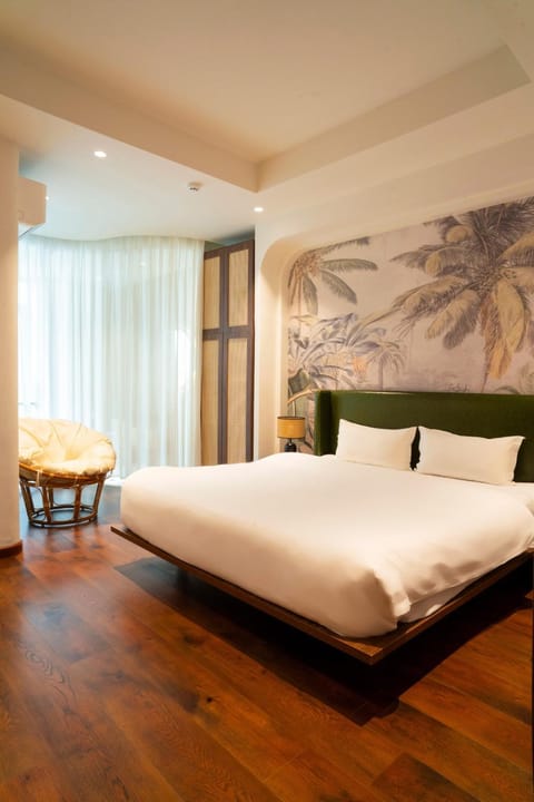 Photo of the whole room, Seating area, Bedroom