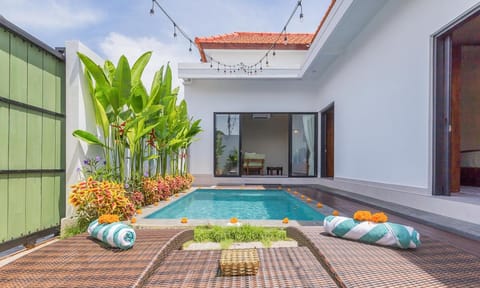 Property building, Balcony/Terrace, Swimming pool