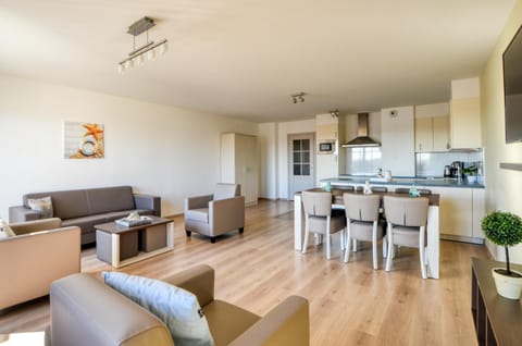 Kitchen or kitchenette, Seating area