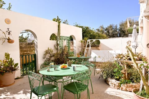 Balcony/Terrace, Area and facilities