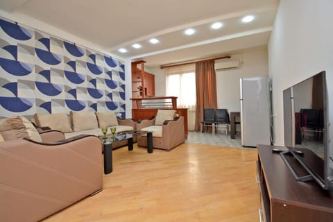 Communal lounge/ TV room, TV and multimedia, Kitchen or kitchenette, Living room, Seating area, Evening entertainment, minibar