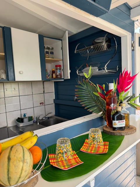 Kitchen or kitchenette, Lounge or bar