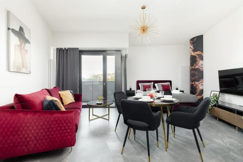 TV and multimedia, Living room, Seating area, Dining area, Evening entertainment