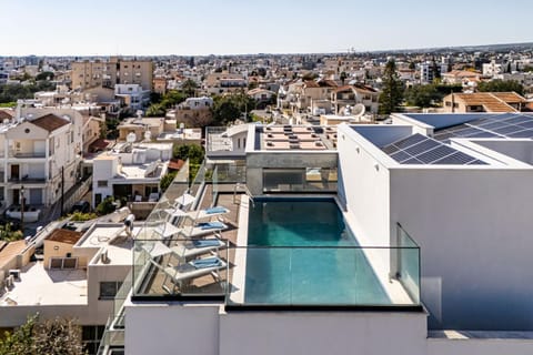 Neighbourhood, Swimming pool
