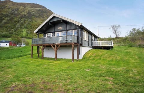 Property building, Day, Natural landscape, Mountain view