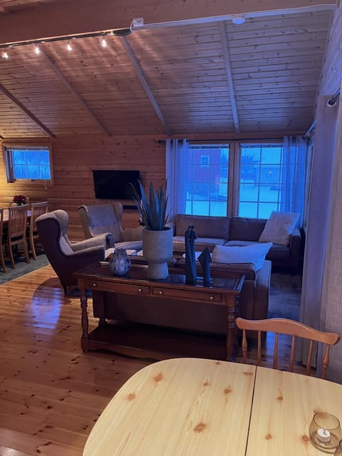 TV and multimedia, View (from property/room), Living room, Seating area, Dining area