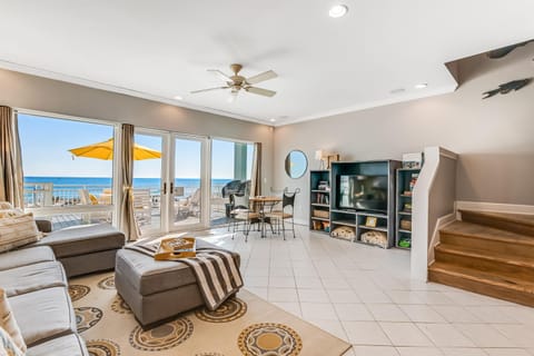 Dog-friendly beachfront dream with a wet bar & two furnished balconies House in Pensacola Beach