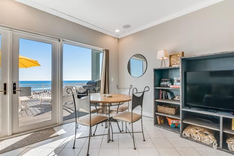 Dog-friendly beachfront dream with a wet bar & two furnished balconies House in Pensacola Beach