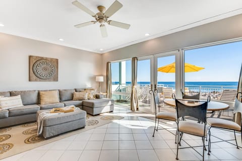 Dog-friendly beachfront dream with a wet bar & two furnished balconies House in Pensacola Beach