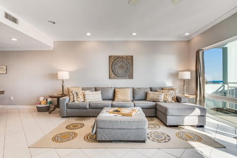 Dog-friendly beachfront dream with a wet bar & two furnished balconies House in Pensacola Beach