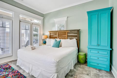 Stylish coastal retreat with pool hot tub & tennis - steps from the beach House in Carillon Beach