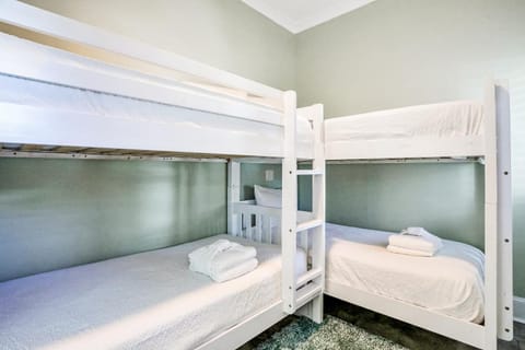 Stylish coastal retreat with pool hot tub & tennis - steps from the beach House in Carillon Beach