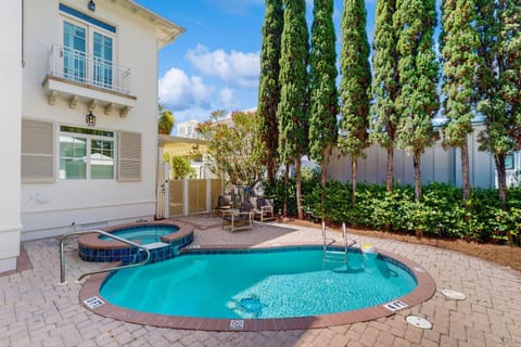 Stylish coastal retreat with pool hot tub & tennis - steps from the beach House in Carillon Beach