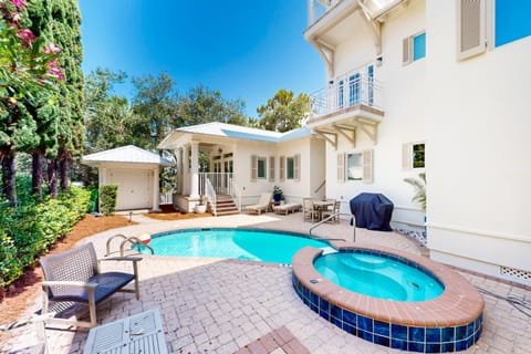 Stylish coastal retreat with pool hot tub & tennis - steps from the beach House in Carillon Beach