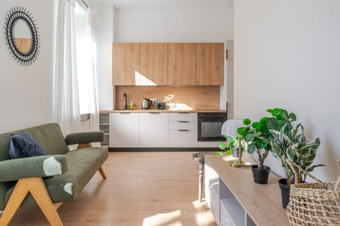 Kitchen or kitchenette, Living room, Seating area, Dining area, stove