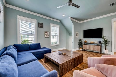 Luxury home near beach with pool & bikes included - dog-friendly House in Miramar Beach