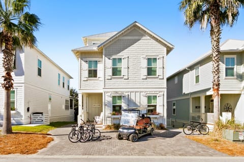 Modern beachside haven with LSV and gas grill - bike to Blue Mt Beach House in Blue Gulf Beach