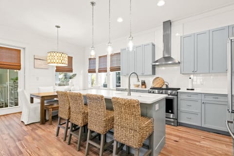 Modern beachside haven with LSV and gas grill - bike to Blue Mt Beach House in Blue Gulf Beach