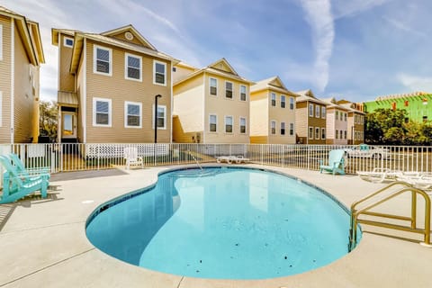 Spacious Seabreeze Trail home with gulf views & shared pool - short walk to beach House in Seacrest