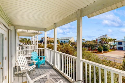 Spacious Seabreeze Trail home with gulf views & shared pool - short walk to beach House in Seacrest