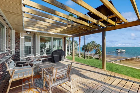 Waterfront pet friendly home with Grill Wifi and gorgeous water views House in Seaglade