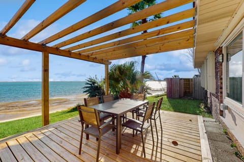 Waterfront pet friendly home with Grill Wifi and gorgeous water views House in Seaglade