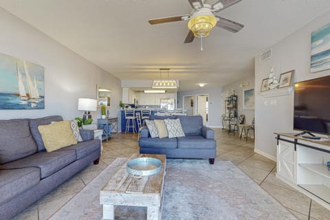 Comfy beachfront condo with central AC pool access ocean view and washer&dryer House in Okaloosa Island
