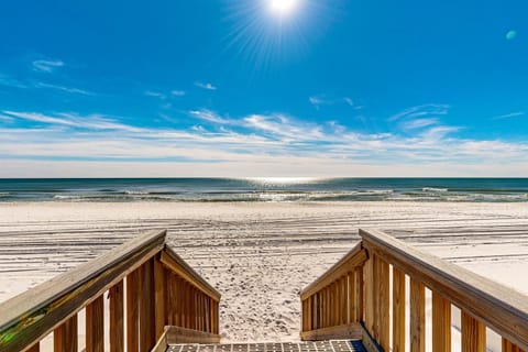 Comfy beachfront condo with central AC pool access ocean view and washer&dryer House in Okaloosa Island