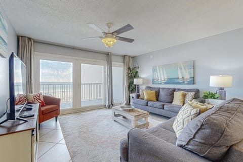 Comfy beachfront condo with central AC pool access ocean view and washer&dryer House in Okaloosa Island