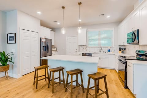 Dog-friendly coastal abode with a grill central AC updated interior & patio House in Port Saint Joe