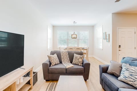 Dog-friendly coastal abode with a grill central AC updated interior & patio House in Port Saint Joe