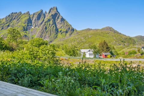 Nearby landmark, Natural landscape, Mountain view