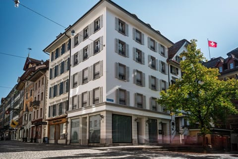Property building, Nearby landmark, City view, Landmark view, Location