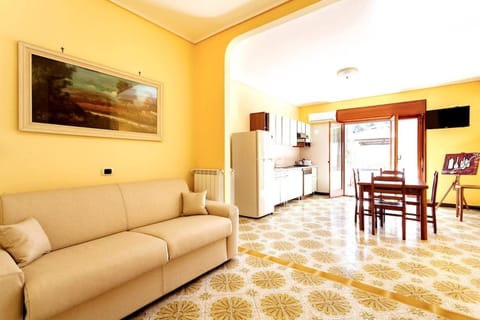 Summer, Seating area, Dining area, internet, kitchen, air conditioner