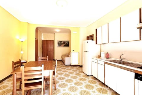 Dining area, internet, microwave, washing machine, kitchen, air conditioner