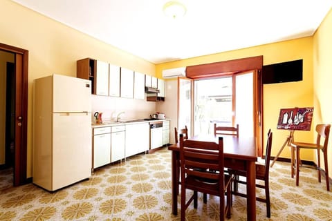 Day, Summer, TV and multimedia, Dining area, internet, washing machine, kitchen, air conditioner