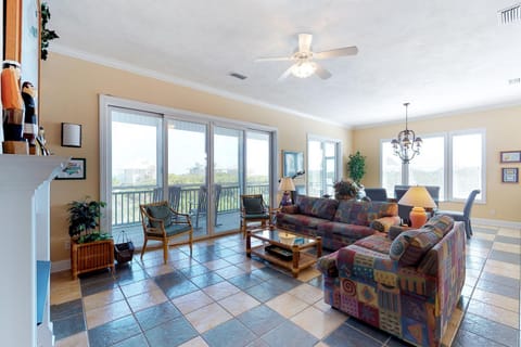Dog-friendly home near the beach with private pool & gym House in Saint George Island