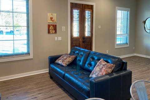 Charming abode in perfect central location with W&D & central AC - dog-friendly House in Port Saint Joe