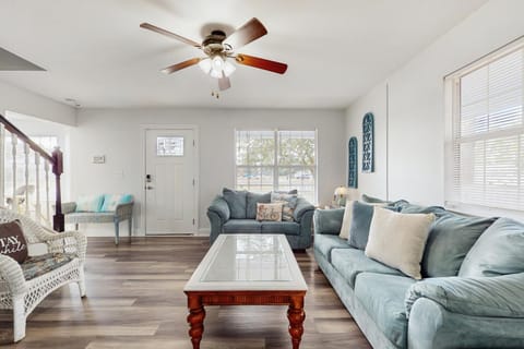 Spacious private home with outdoor space full kitchen & close to everything House in Alabama