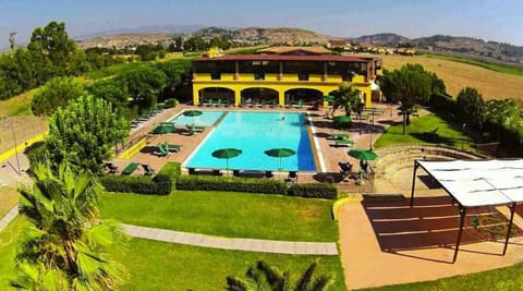 Property building, Day, Natural landscape, Bird's eye view, Pool view, Swimming pool