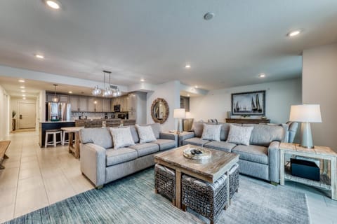 Gulf-front condo with pools and seasonal beach service in a gated community House in Okaloosa Island